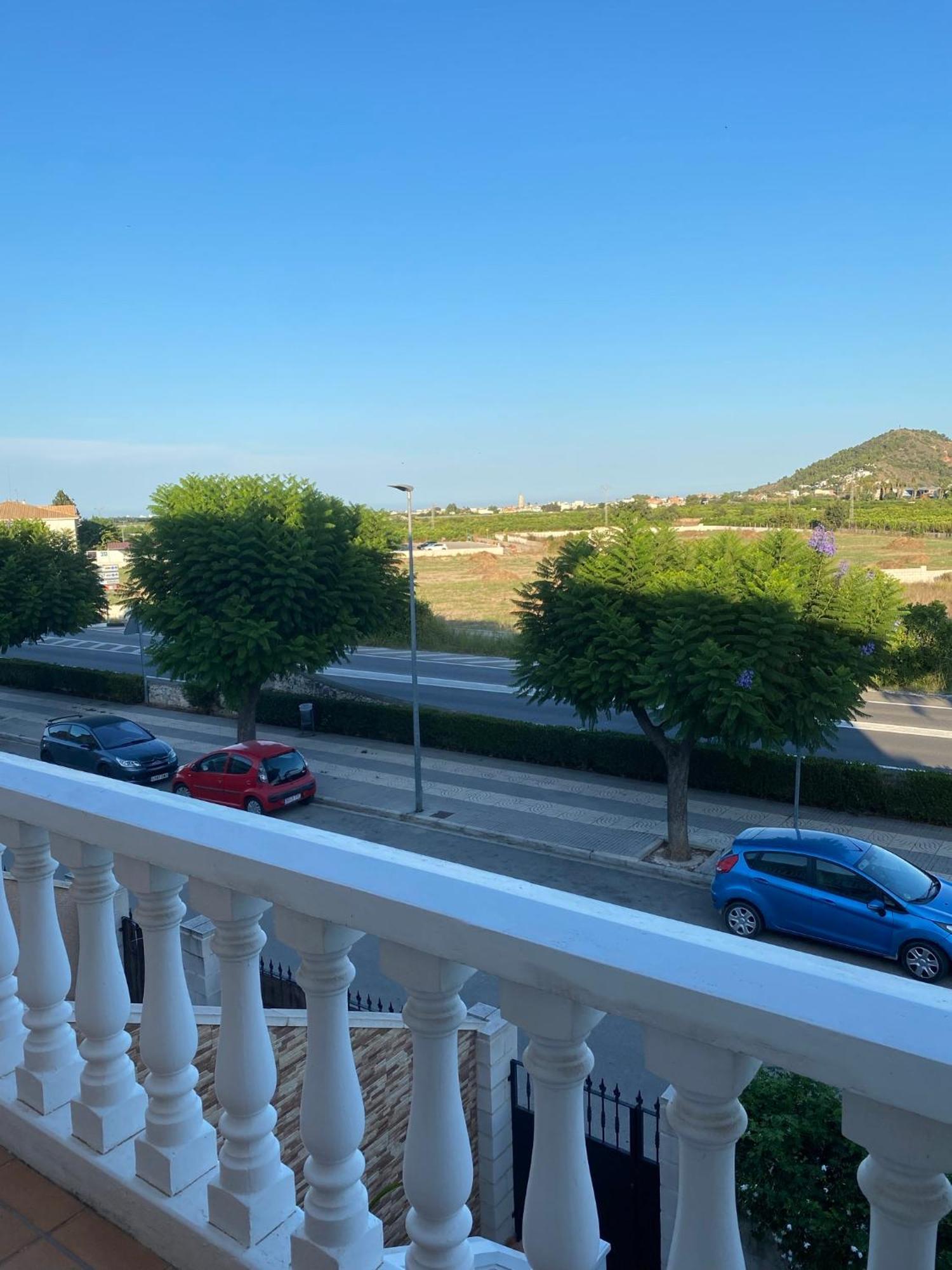 Comfortable Guest Room With Balcony Beniarjo Экстерьер фото
